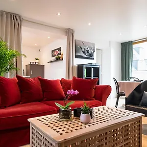 2 Bedroom In The Heart Of The Old Town Appartement